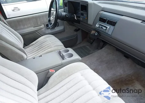 1992 GMC Suburban C1500 из США, поврежденный, VIN 1GKEC16K9NJ722021